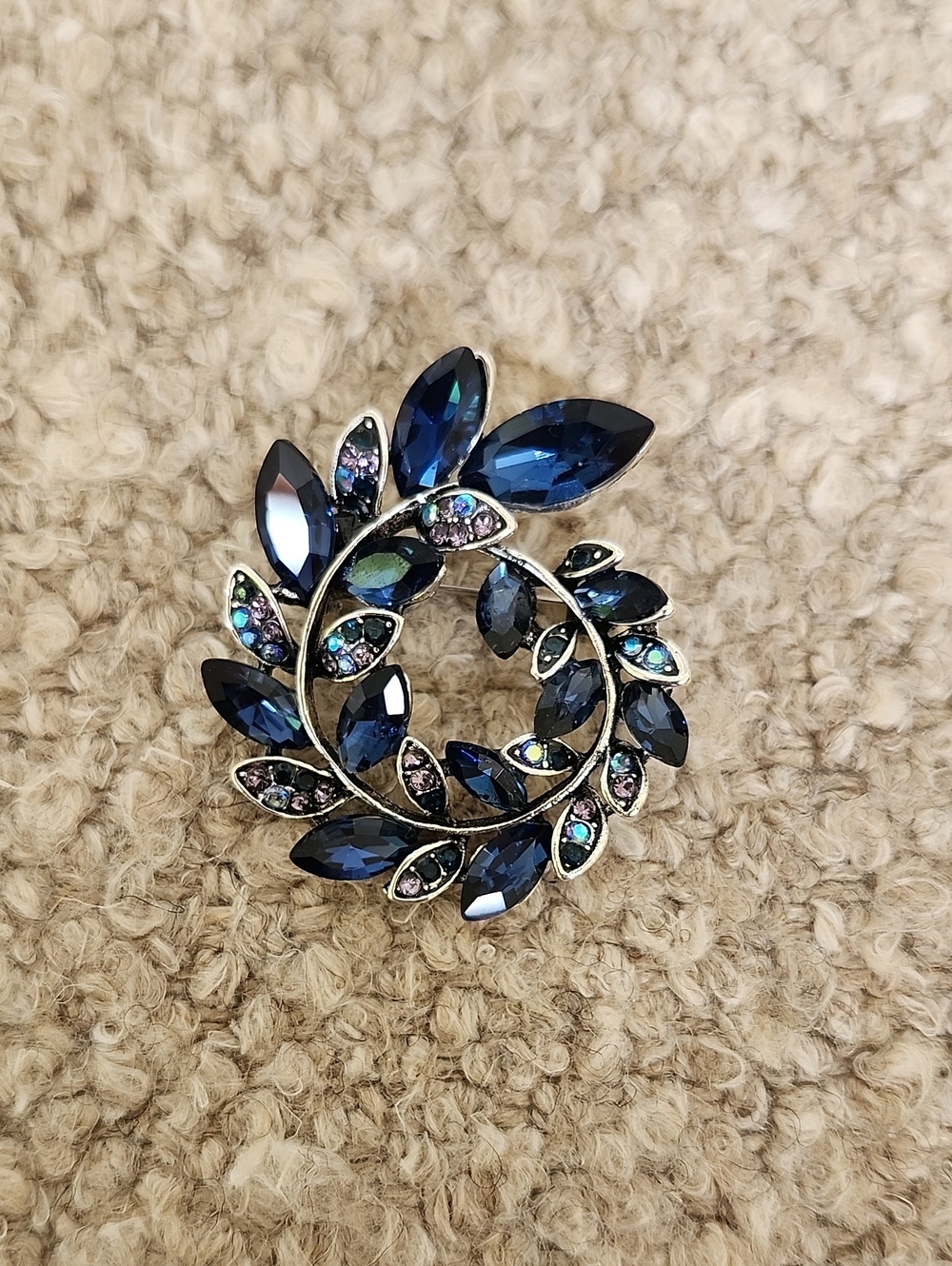 Women’s Navy Crystal Leaf Wreath Brooch